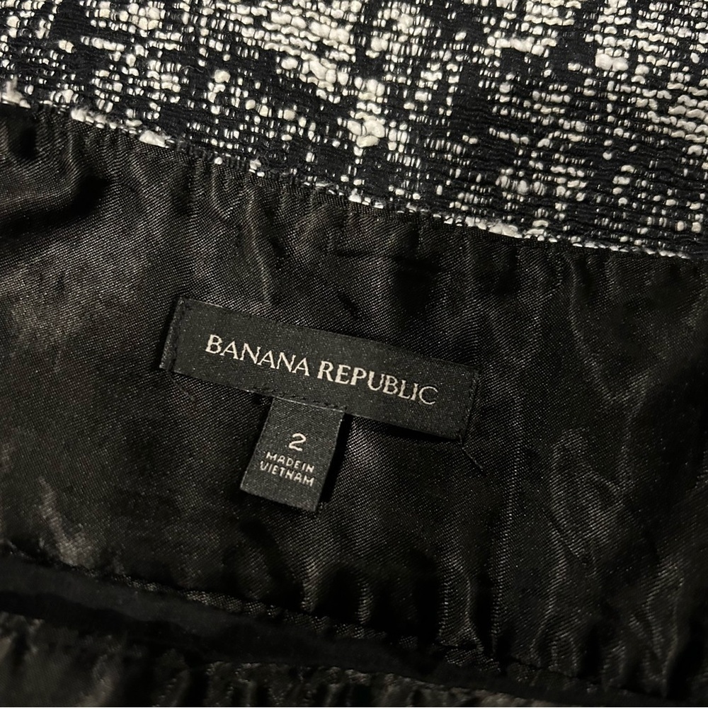 Banana Republic Textured Mini Skirt Size 2 (28 x 19) - Picture 5 of 6